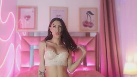 Snapshot of evil_annie chatting on 11.08.25 Annie online show from 11.08.25