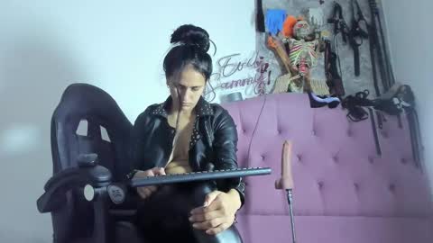 Mistress Sammy online show from 11.18.25