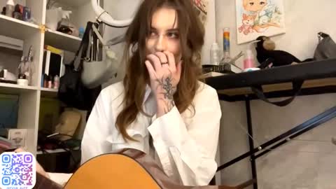 evva_avve_ online show from 11.19.25