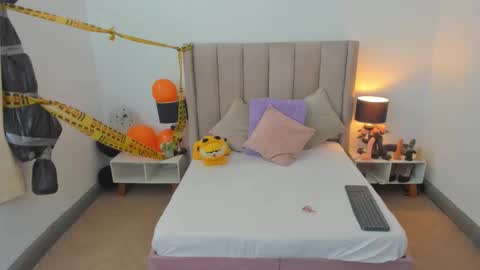 Snapshot of evvaa_moon chatting on 10.08.25 evvaa_moon online show from 10.08.25