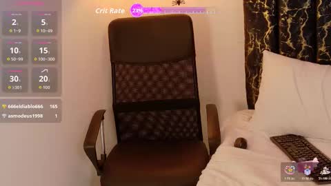 Snapshot of evvaa_moon chatting on 10.17.25 evvaa_moon online show from 10.17.25