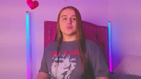 Snapshot of evy_orange1 chatting on 10.14.25 EVY online show from 10.14.25