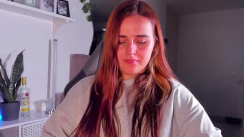 Snapshot of evy_orange1 chatting on 02.10.26 EVY online show from 02.10.26