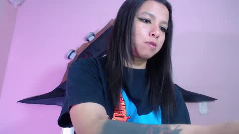 Snapshot of evybubbles_ chatting on 10.01.25 Im Evy online show from 10.01.25