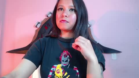 Snapshot of evybubbles_ chatting on 10.20.25 Im Evy online show from 10.20.25