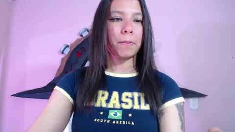 Snapshot of evybubbles_ chatting on 10.21.25 Im Evy online show from 10.21.25