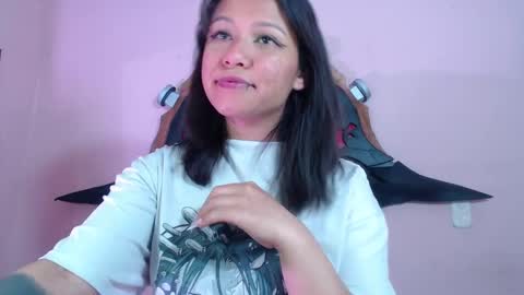 Snapshot of evybubbles_ chatting on 11.04.25 Im Evy online show from 11.04.25