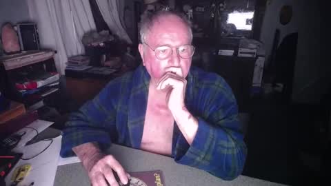 Snapshot of exceos chatting on 12.24.24 EXCEOS online show from 12.24.24