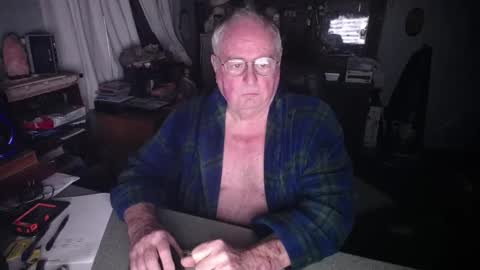 Snapshot of exceos chatting on 01.12.25 EXCEOS online show from 01.12.25