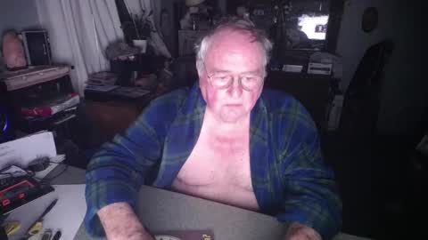 Snapshot of exceos chatting on 01.22.25 EXCEOS online show from 01.22.25