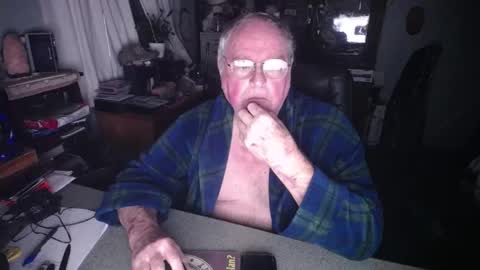 Snapshot of exceos chatting on 01.29.25 EXCEOS online show from 01.29.25