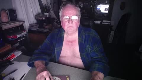 Snapshot of exceos chatting on 02.01.25 EXCEOS online show from 02.01.25