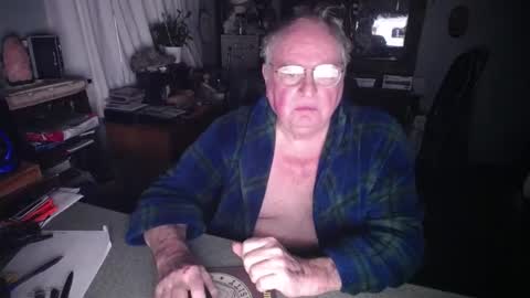 Snapshot of exceos chatting on 02.05.25 EXCEOS online show from 02.05.25