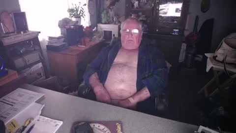 Snapshot of exceos chatting on 03.04.25 EXCEOS online show from 03.04.25