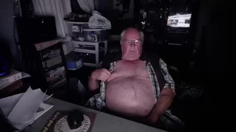 Snapshot of exceos chatting on 10.13.25 EXCEOS online show from 10.13.25