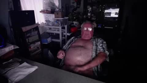 Snapshot of exceos chatting on 10.18.25 EXCEOS online show from 10.18.25