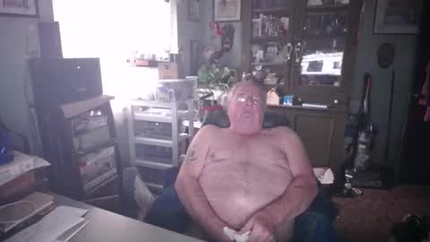 Snapshot of exceos chatting on 11.14.25 EXCEOS online show from 11.14.25