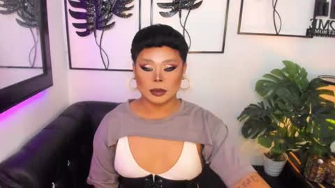 Snapshot of exotic_lindsay chatting on 06.15.26 Lindsay online show from 06.15.26