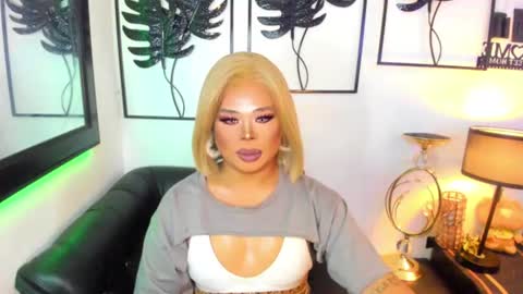 Snapshot of exotic_lindsay chatting on 06.16.26 Lindsay online show from 06.16.26