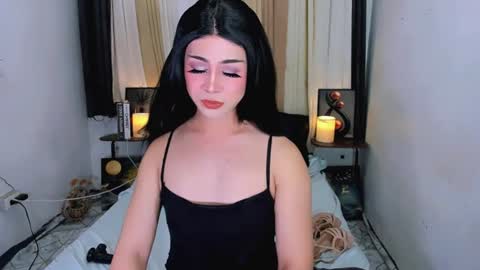 Snapshot of expensive_elise chatting on 06.13.26 expensive_elise online show from 06.13.26