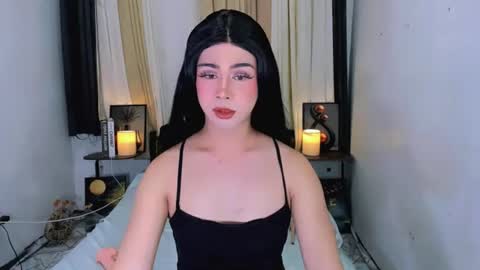 Snapshot of expensive_elise chatting on 06.15.26 expensive_elise online show from 06.15.26