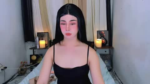 Snapshot of expensive_elise chatting on 06.19.26 expensive_elise online show from 06.19.26