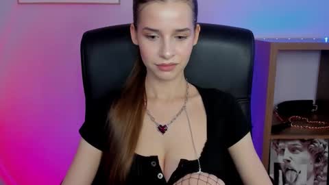 Snapshot of extasy_maya chatting on 10.29.25 Maya online show from 10.29.25