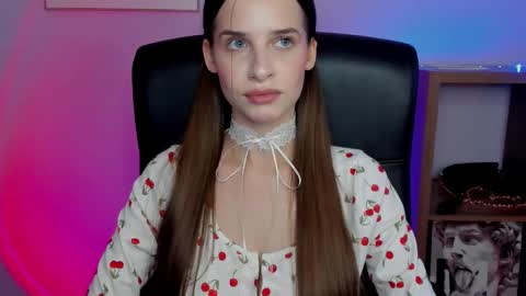 Snapshot of extasy_maya chatting on 11.12.25 Maya online show from 11.12.25