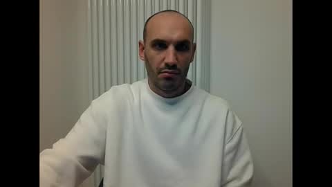 Snapshot of extr0 chatting on 11.01.25 Extro online show from 11.01.25