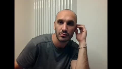 Snapshot of extr0 chatting on 05.25.26 Extro online show from 05.25.26