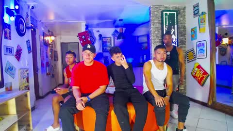 extrangers online show from 12.03.24