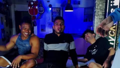 extrangers online show from 12.21.24