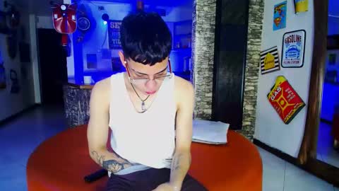 extrangers online show from 01.04.25