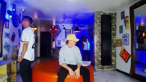 extrangers online show from 01.10.25