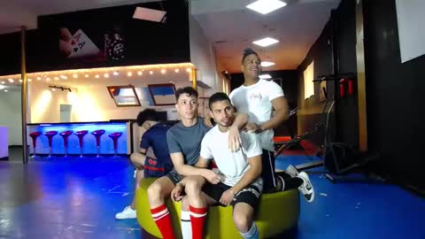 extrangers online show from 02.15.25