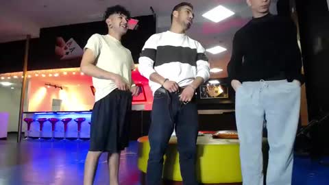 extrangers online show from 02.16.25