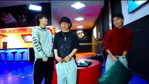 extrangers online show from 10.21.25