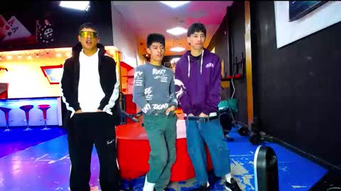 extrangers online show from 10.25.25