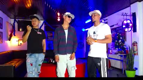 extrangers online show from 12.22.25