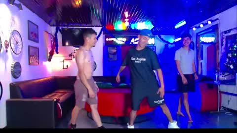 extrangers online show from 01.05.26