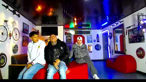 extrangers online show from 03.31.26