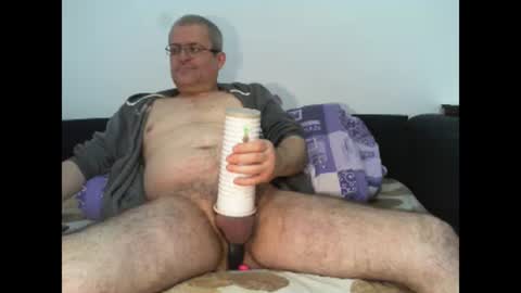 Snapshot of eyes12 chatting on 03.08.25 GEORGE online show from 03.08.25