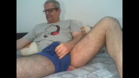 Snapshot of eyes12 chatting on 10.12.25 GEORGE online show from 10.12.25