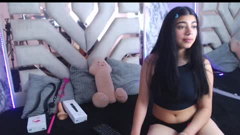 Snapshot of eylin_sofia chatting on 12.14.24 eylin_sofia online show from 12.14.24