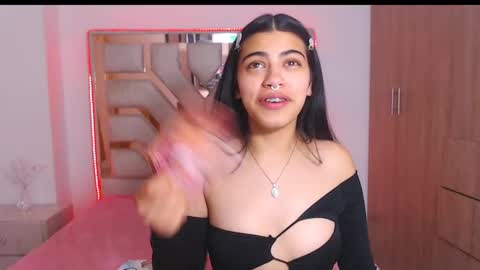 Snapshot of eylin_sofia chatting on 02.14.25 eylin_sofia online show from 02.14.25
