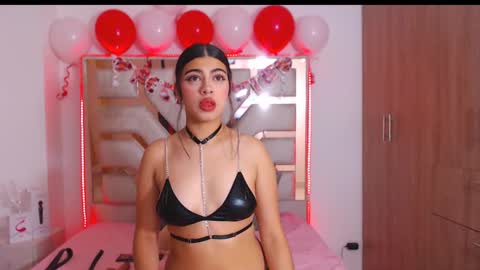 Snapshot of eylin_sofia chatting on 02.15.25 eylin_sofia online show from 02.15.25