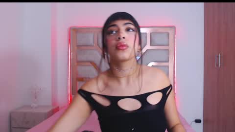 Snapshot of eylin_sofia chatting on 02.24.25 eylin_sofia online show from 02.24.25