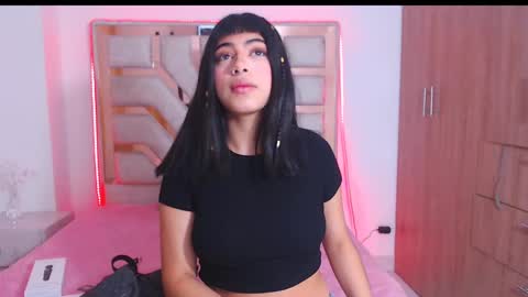 Snapshot of eylin_sofia chatting on 02.25.25 eylin_sofia online show from 02.25.25