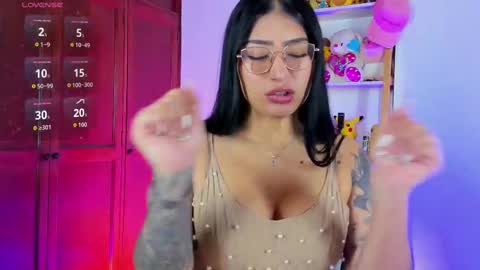 Snapshot of eymy_hadid_ chatting on 09.29.25 Emily online show from 09.29.25