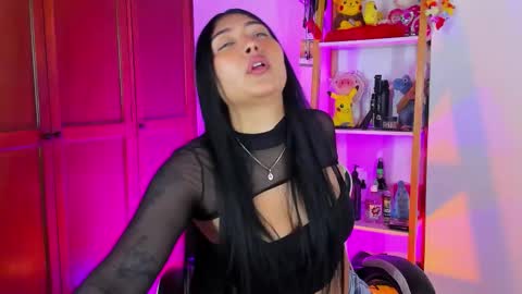 Snapshot of eymy_hadid_ chatting on 10.13.25 Emily online show from 10.13.25